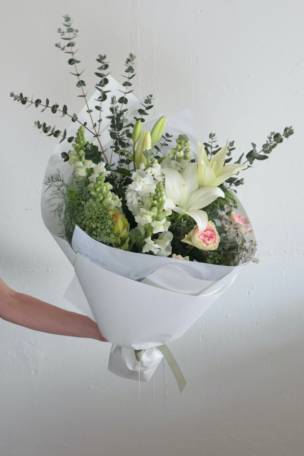 Soft pastel seasonal flowers in Bendigo wrapped in white paper and tissue. Compostable wrap and paper. Bendigo Florist.