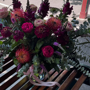 Extra luxe Bendigo Florist vase floral arrangement white, green and pink flowers. Seasonal fresh, sustainable florist Bendigo. Delivering across Bendigo. 