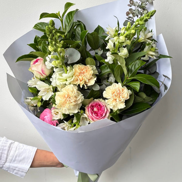 Bendigo Florist wrapped bouquet white, green and pink flowers. Seasonal fresh, sustainable florist Bendigo. Delivering across Bendigo. 